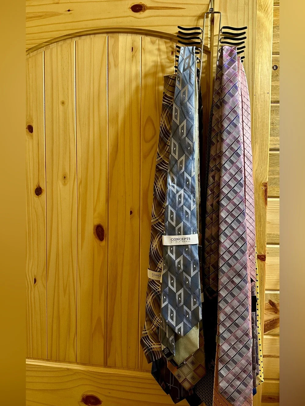 25 DRESS NECK TIES! 17 NWT + 8 NWOT.